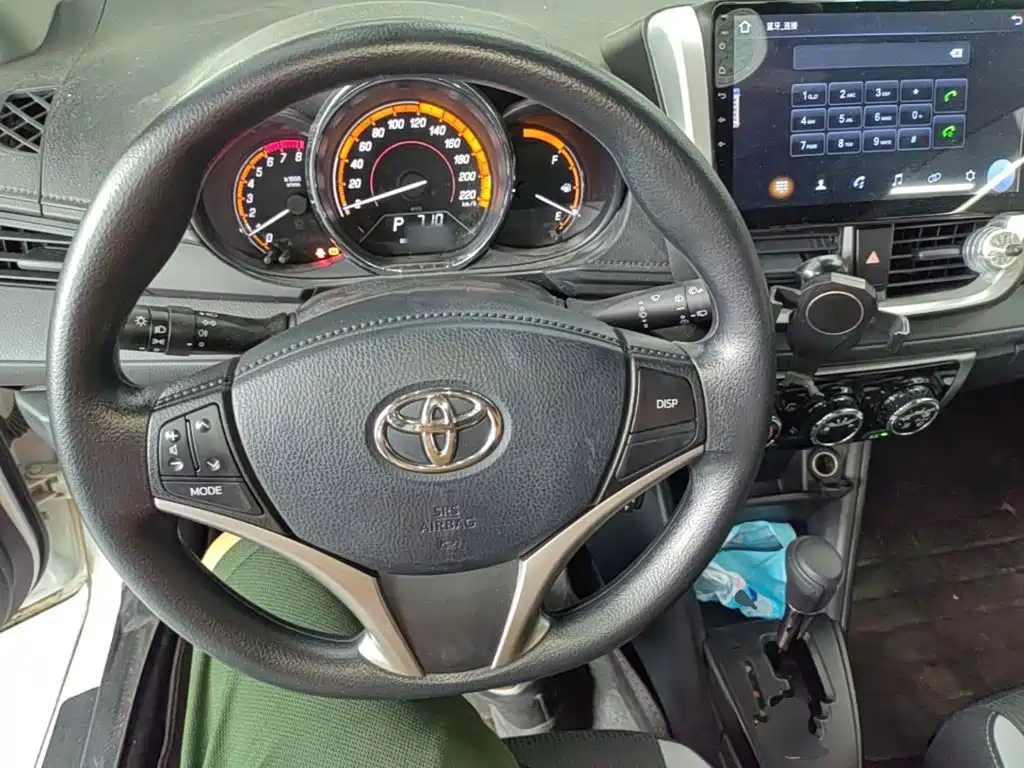 Toyota Yaris L 2023 — фото 11