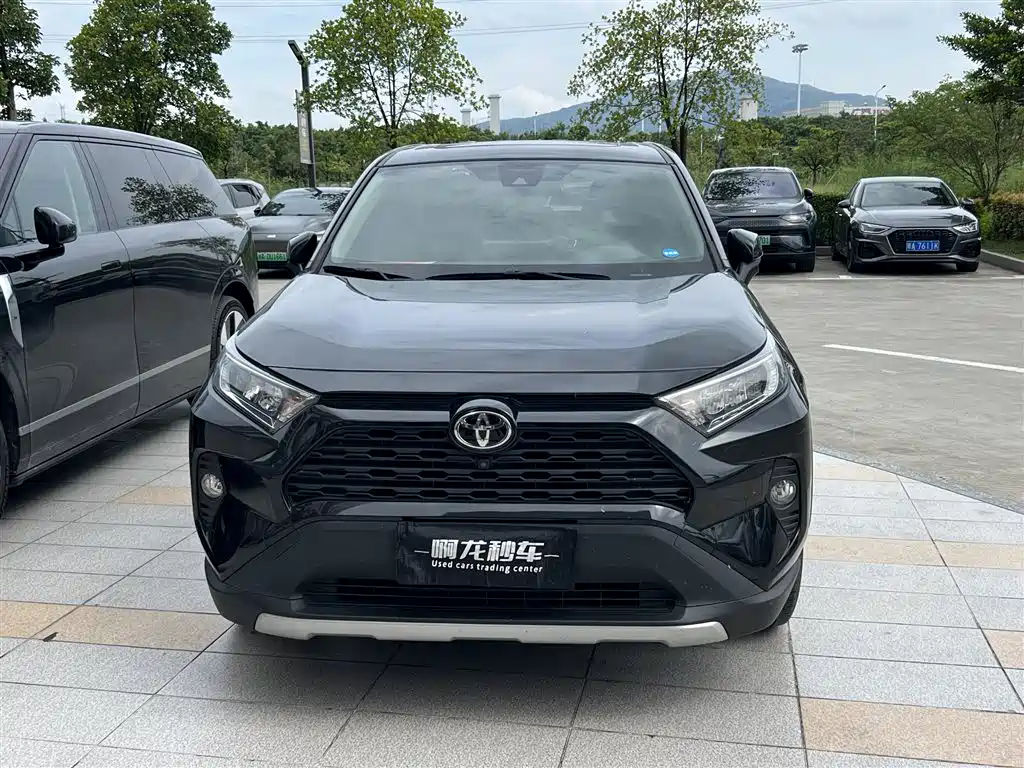 Toyota RAV4 2022 — фото 2