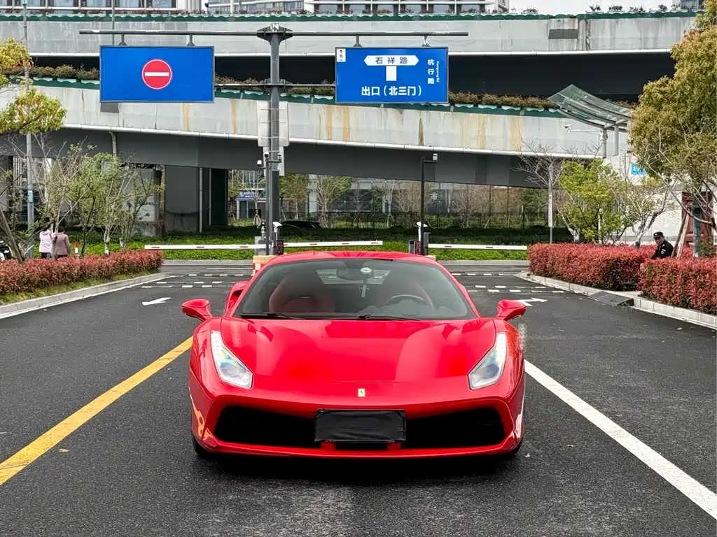 Ferrari 488 2017 — фото 1