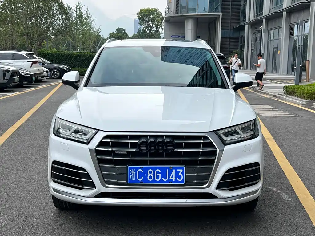 Audi Q5L 2020 — фото 2