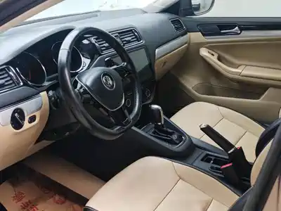 Volkswagen Sagitar 2015