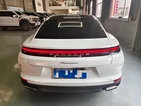 Porsche Panamera 2025