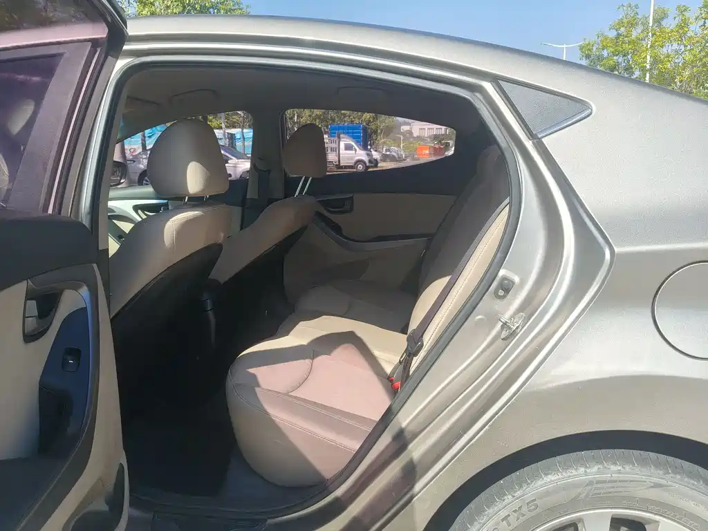 Hyundai Elantra Langdong 2017 — фото 11