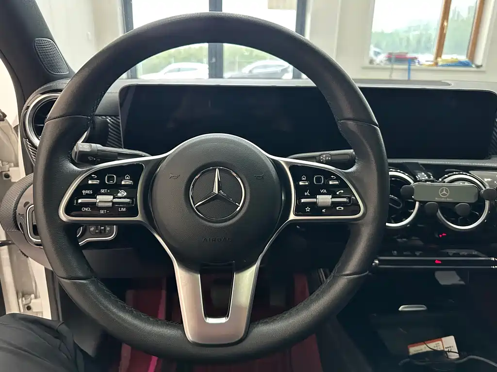 Mercedes-Benz A-Class 2022 — фото 11