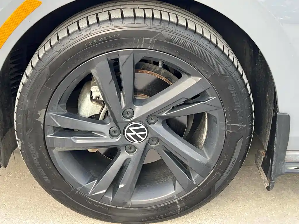 Volkswagen Golf 2023