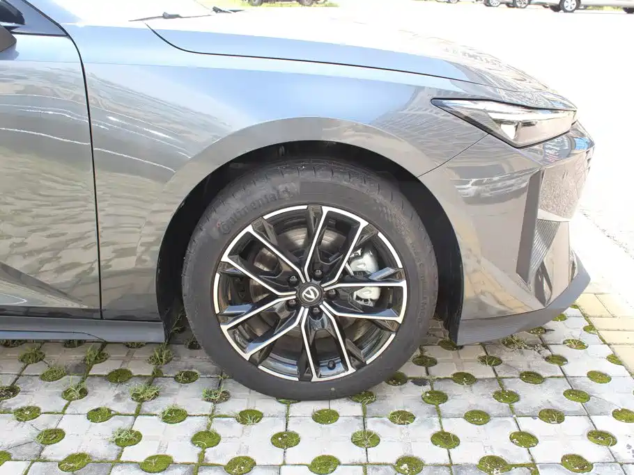 Changan UNI-V Smart Electric Idd 2025 — фото 23