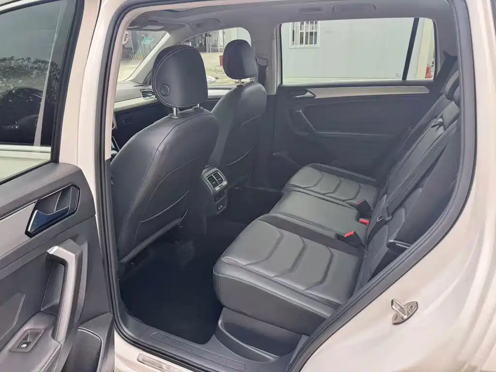 Volkswagen Tiguan L 2017 — фото 11