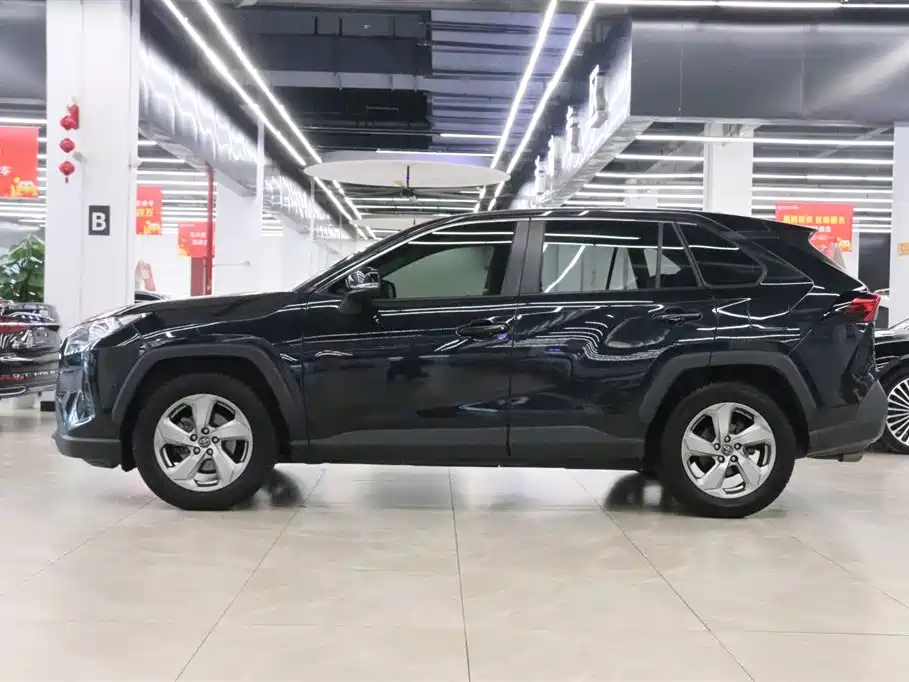 Toyota RAV4 2020 — фото 3