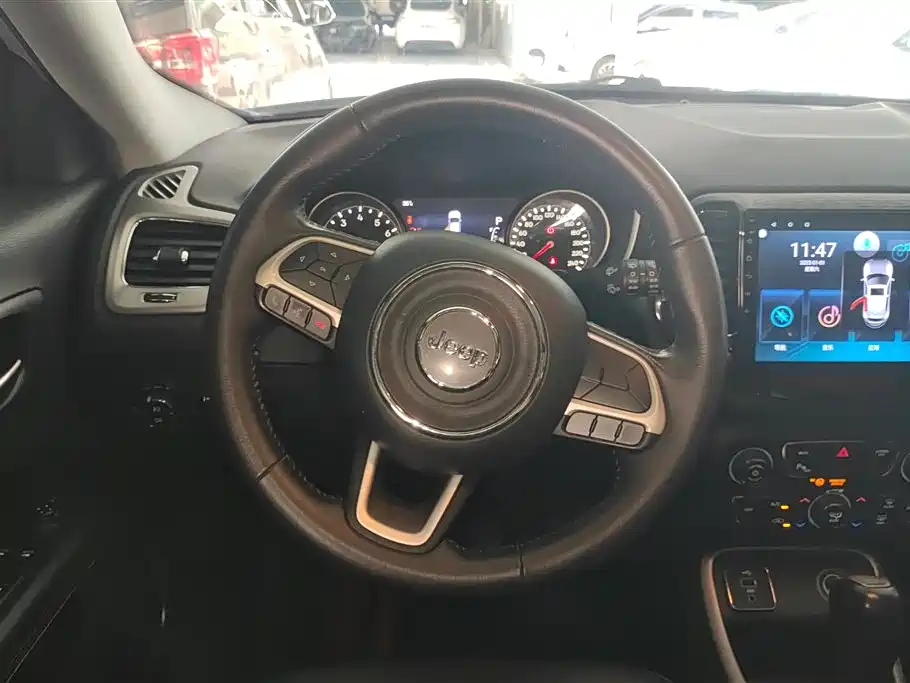 Jeep Compass 2019 — фото 15