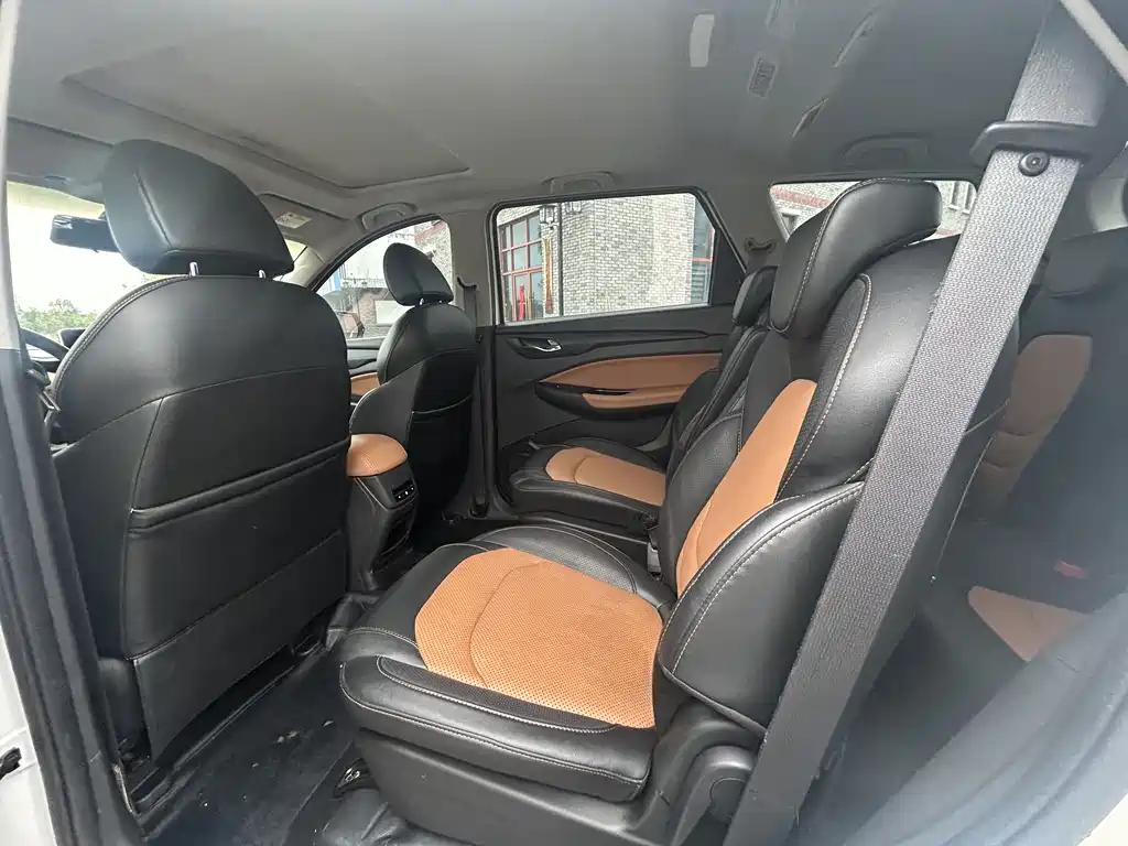 Wuling Hongguang S3 2019 — фото 6