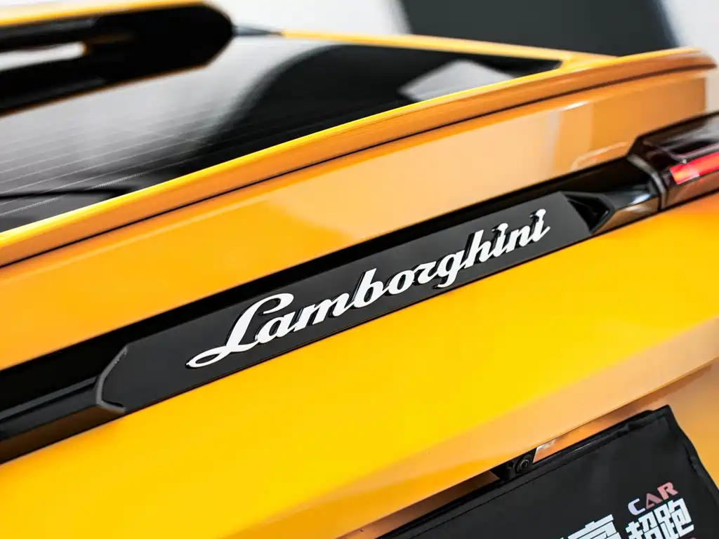 Lamborghini Urus 2023 — фото 12