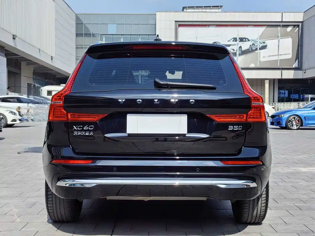 Volvo XC60 2023 — фото 16