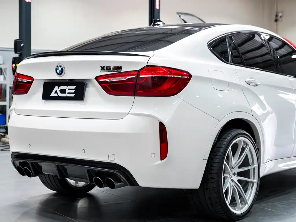 BMW X6 M 2017 — фото 11