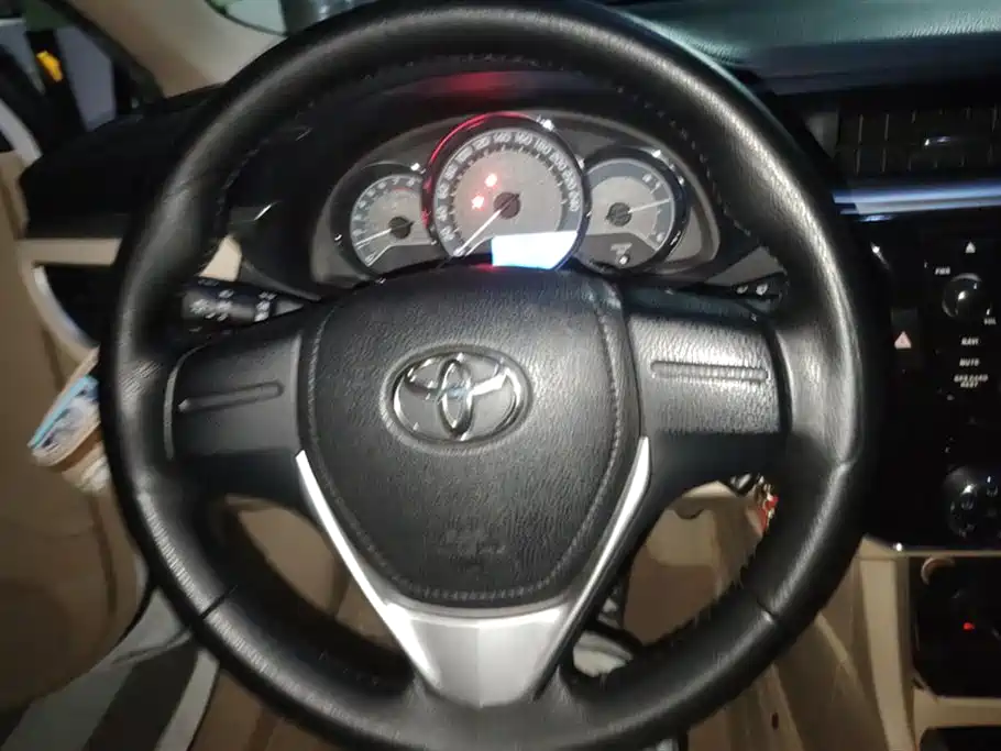 Toyota Corolla 2014 — фото 15
