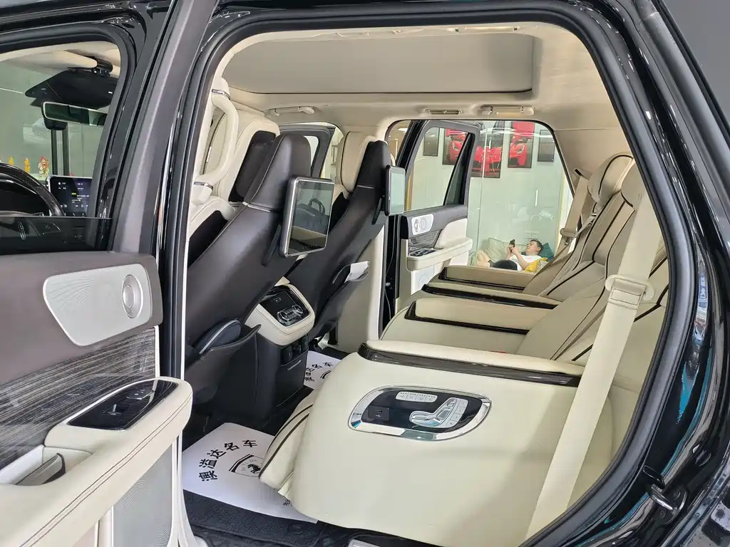 Lincoln Navigator 2019 — фото 2