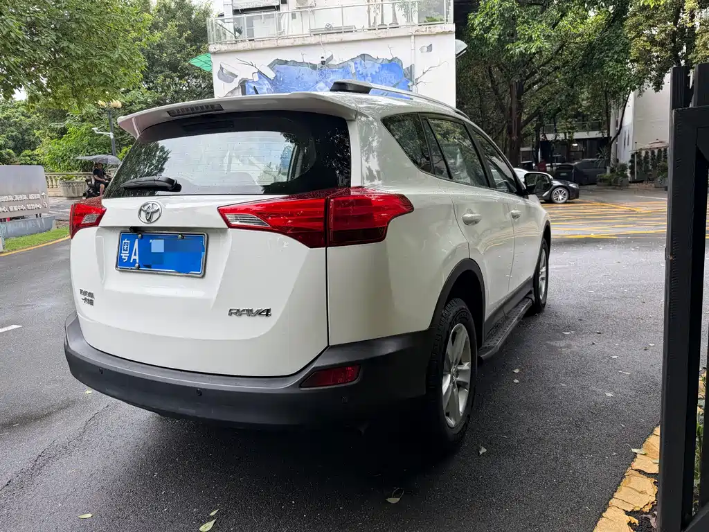 Toyota RAV4 2014