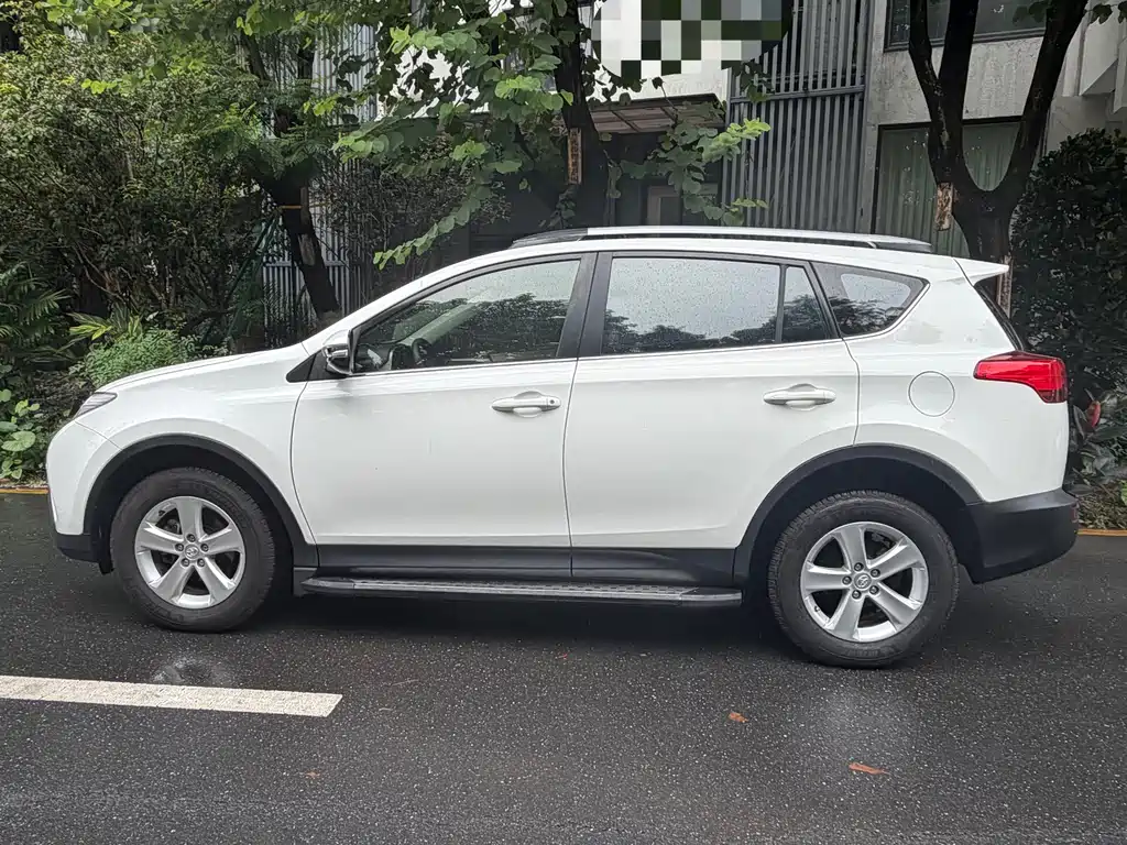 Toyota RAV4 2014