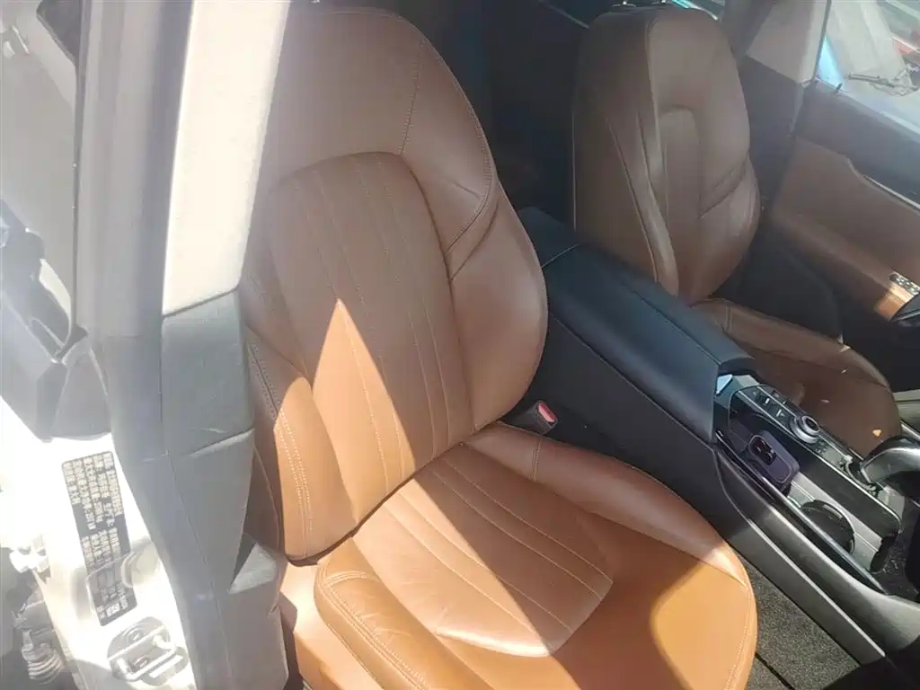 Maserati Levante 2017 — фото 25