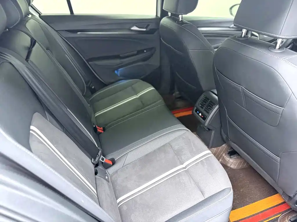 Volkswagen Golf 2024