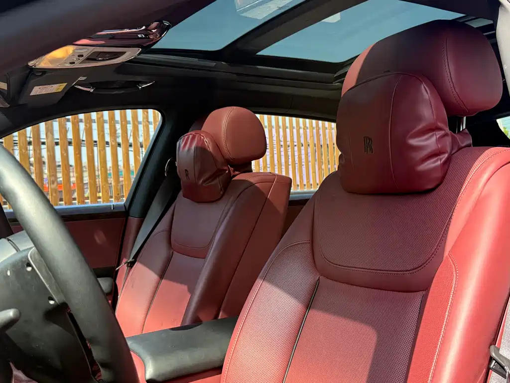 Rolls-Royce Ghost 2019 — фото 16
