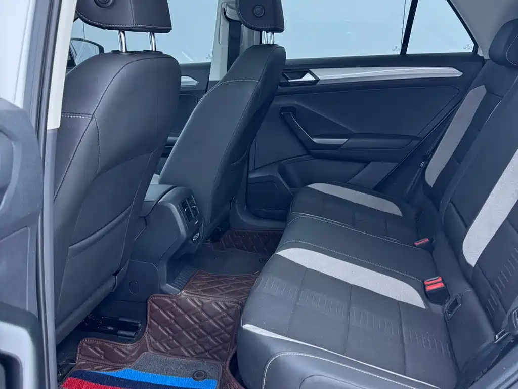 Volkswagen T-Roc 2022 — фото 12