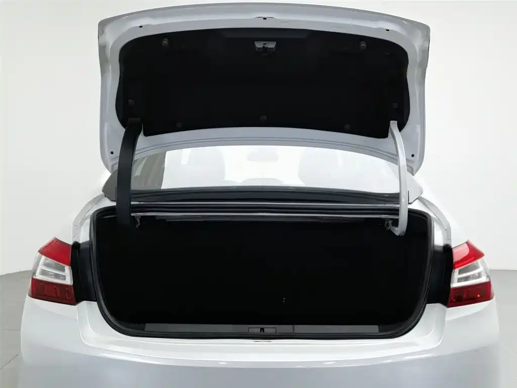 Peugeot 408 2016 — фото 16