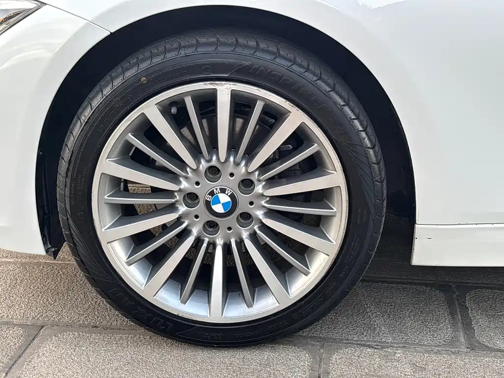 BMW 3 Series 2019 — фото 28