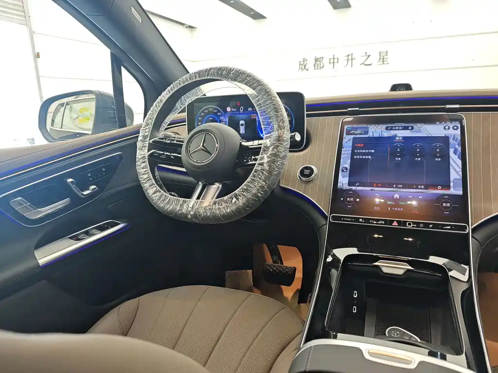 Mercedes-Benz EQE SUV 2026 — фото 12
