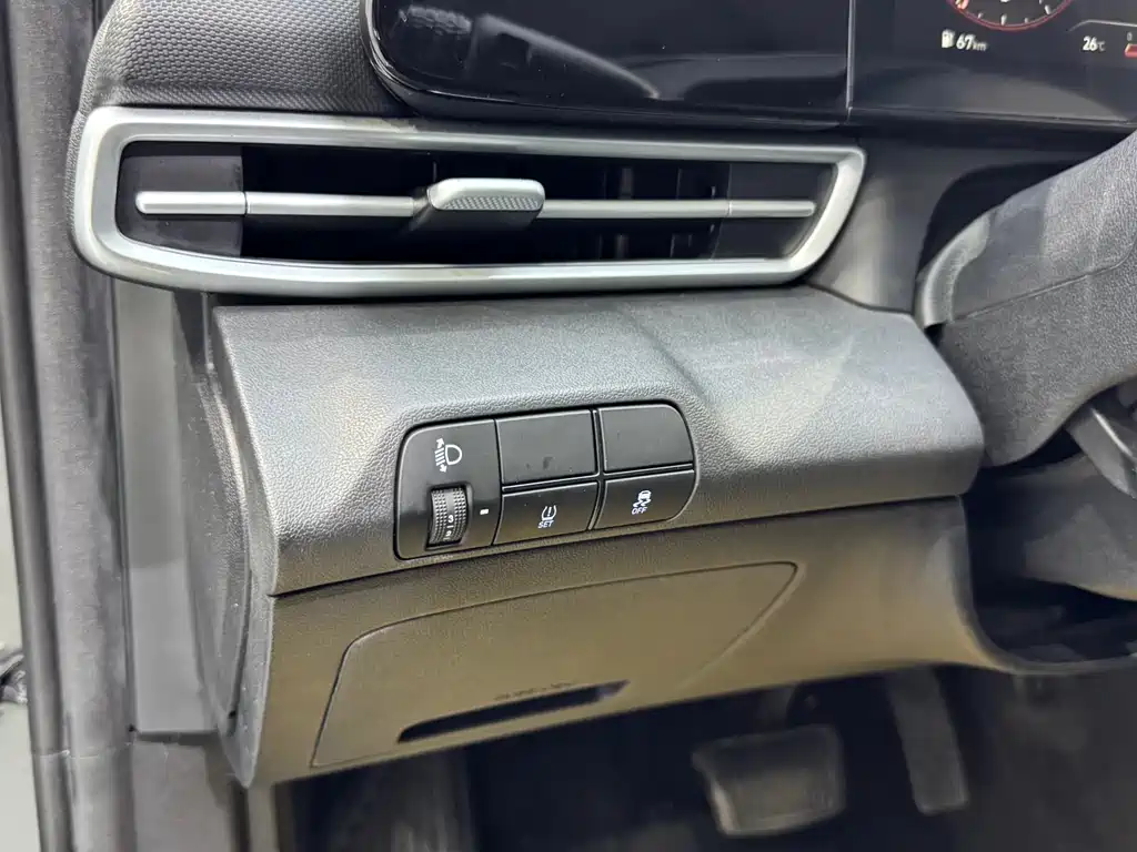 Hyundai Elantra 2023 — фото 12