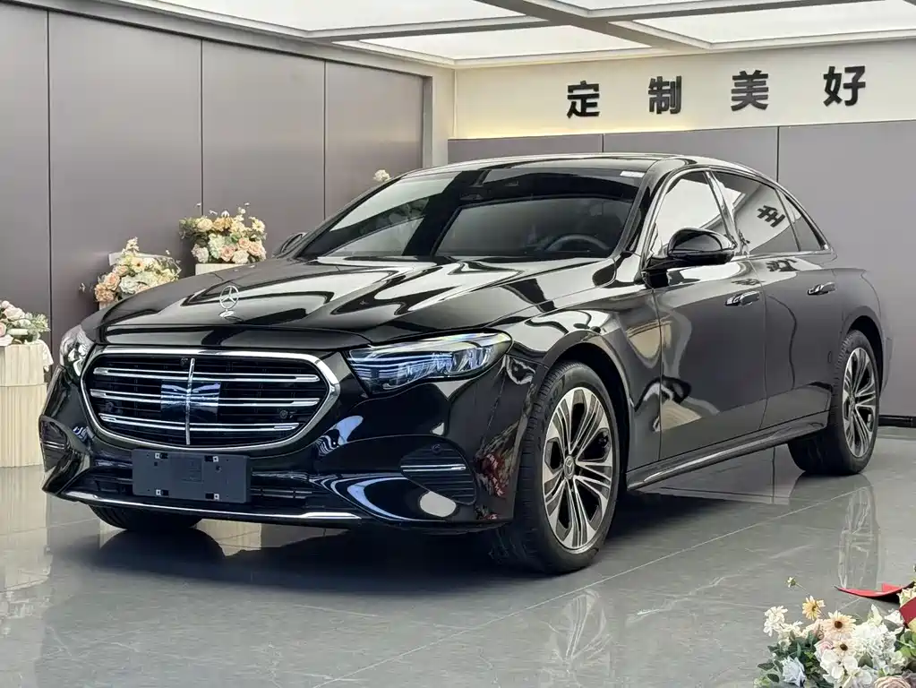 Mercedes-Benz E-Class 2025 — фото 1