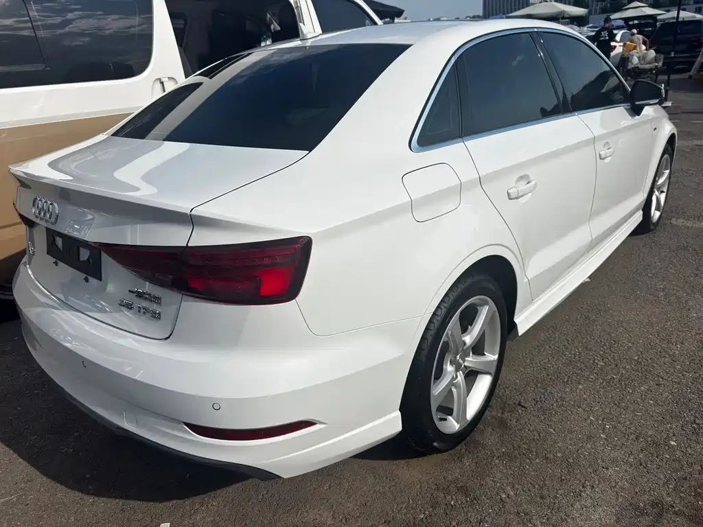 Audi A3 2018 — фото 17
