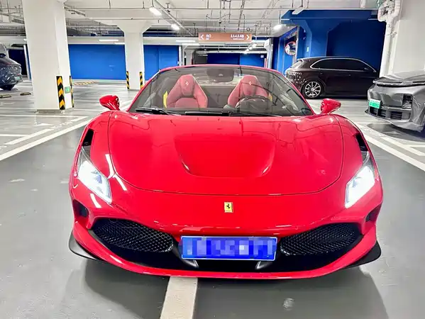 Ferrari F8 2022