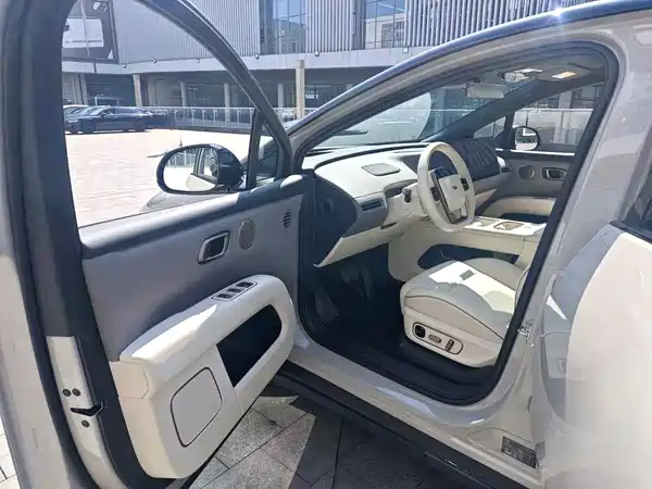 Li Auto i6 2025