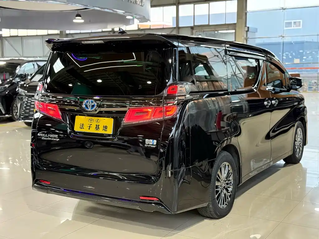 Toyota Vellfire 2021 — фото 26