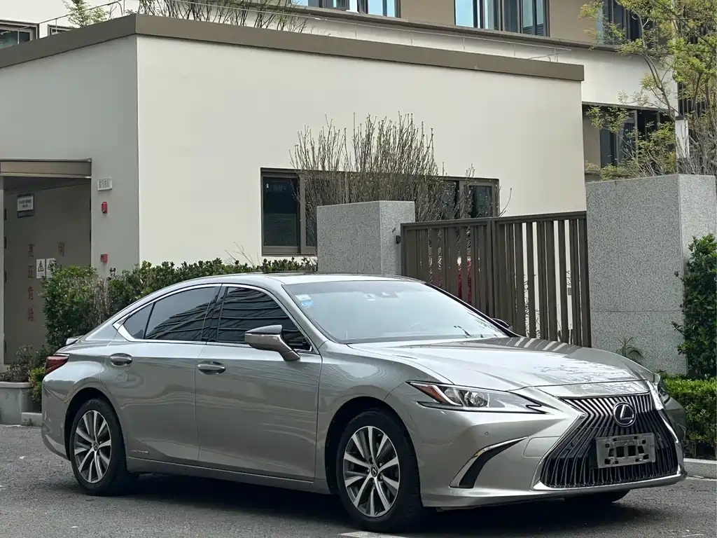 Lexus ES 2019 — фото 3