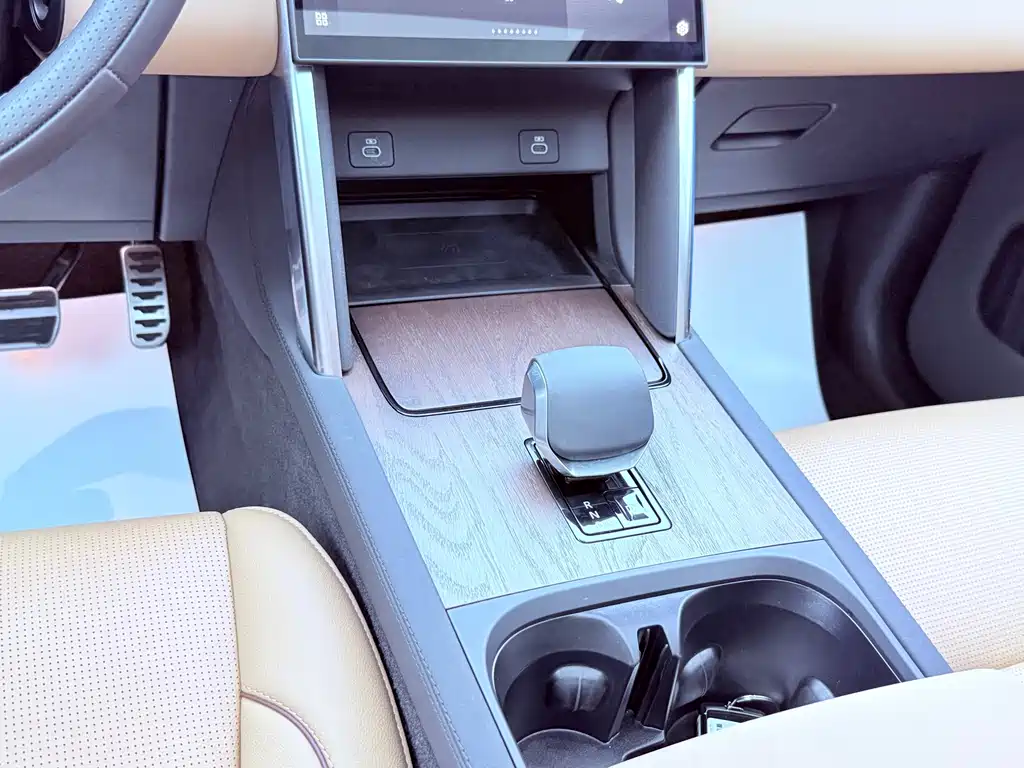 Land Rover Discovery Sport 2025 — фото 16