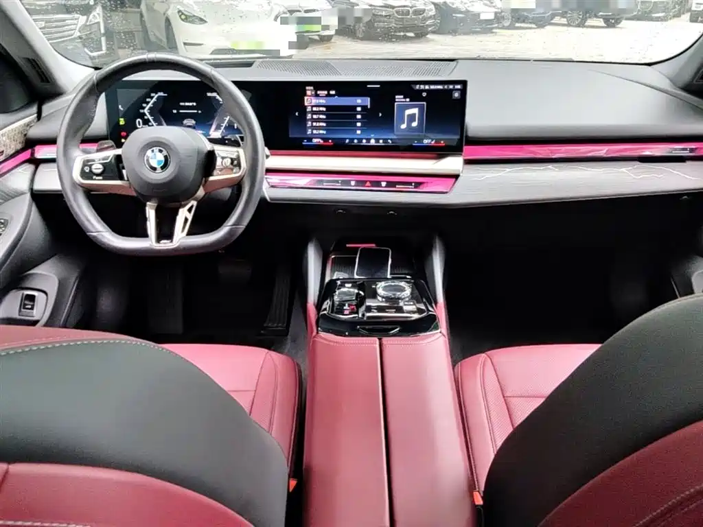 BMW 5 Series 2025 — фото 16