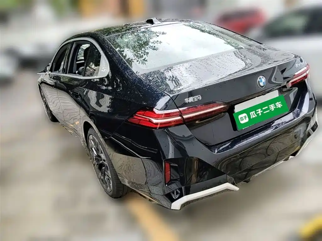 BMW 5 Series 2025 — фото 9
