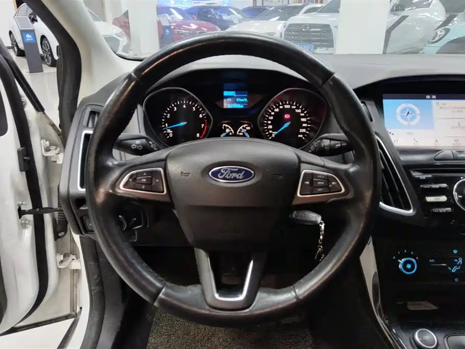 Ford Focus 2018 — фото 15