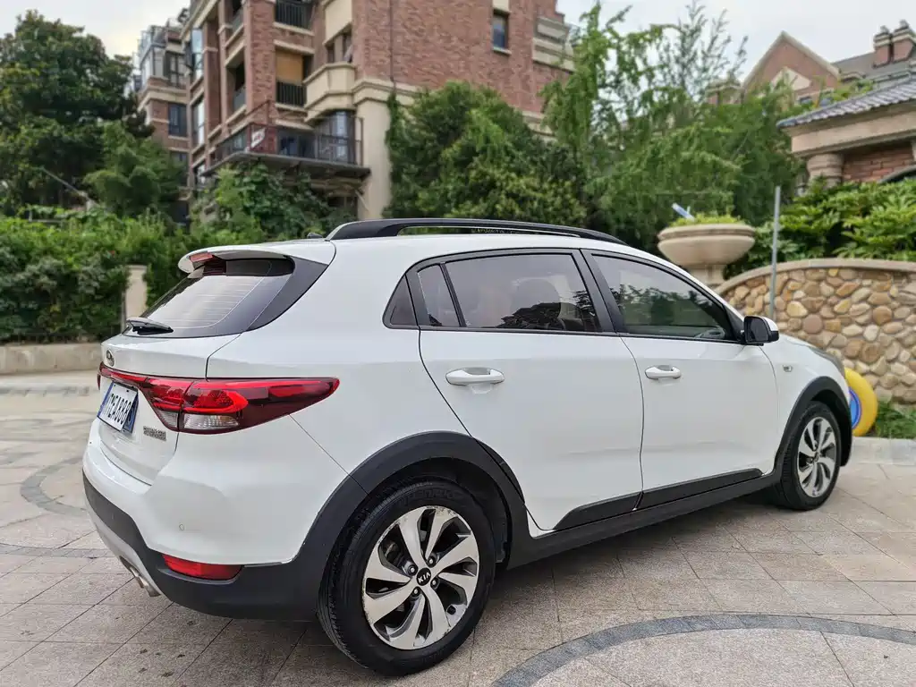 Kia KX Cross 2017 — фото 9