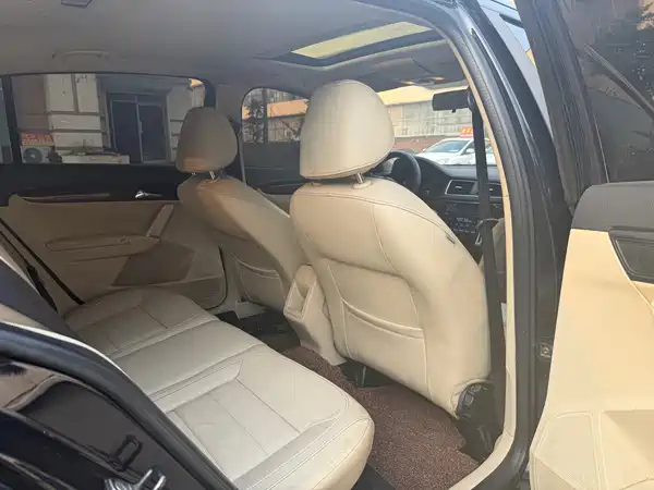 Volkswagen Lavida 2013