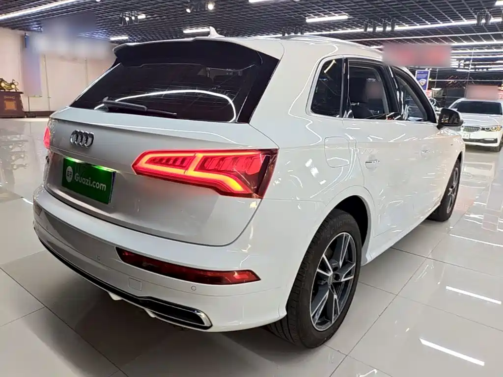 Audi Q5L 2019 — фото 7