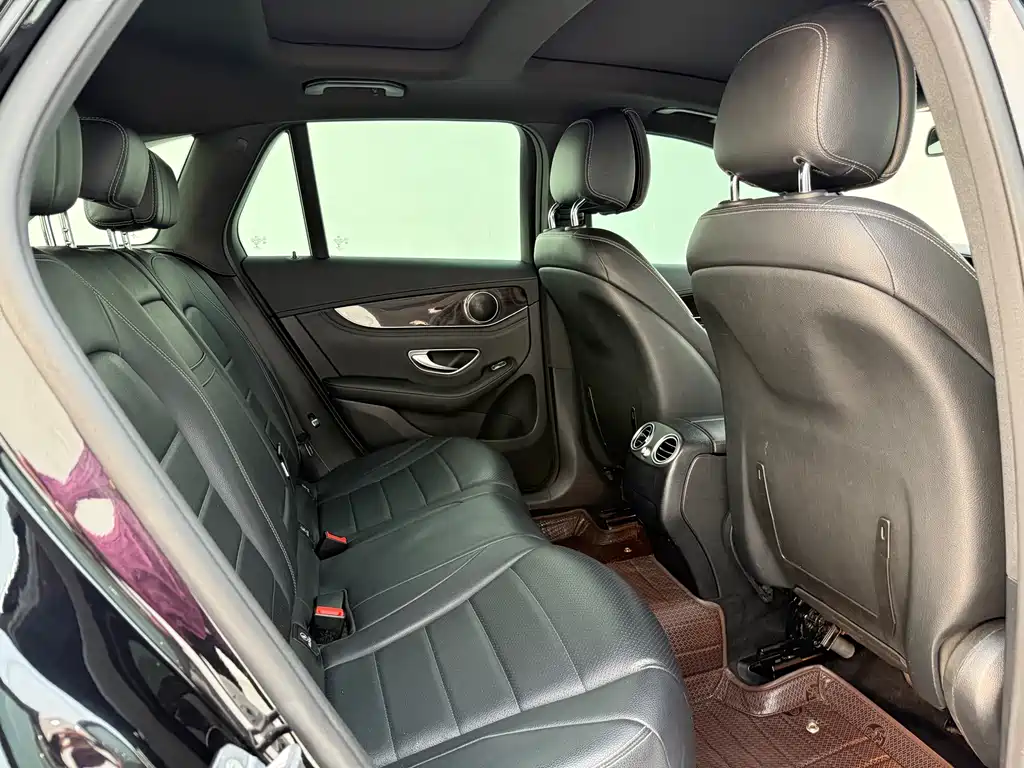 Mercedes-Benz GLC 2018 — фото 13