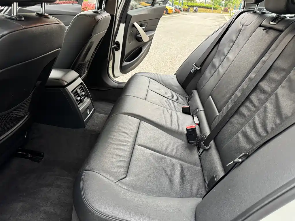BMW 3 Series 2014 — фото 10
