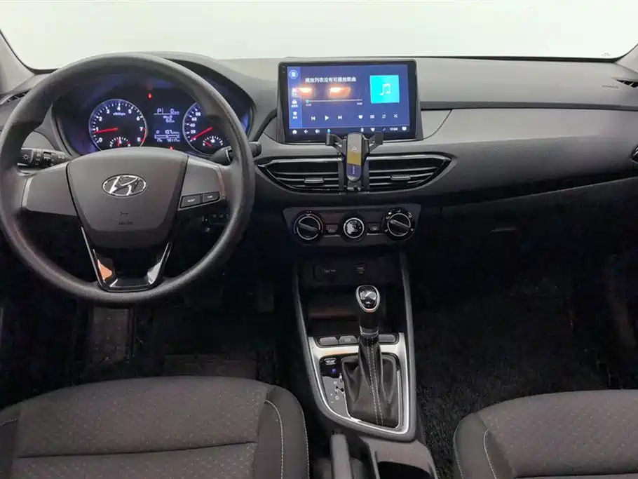 Hyundai Elantra 2023 — фото 12