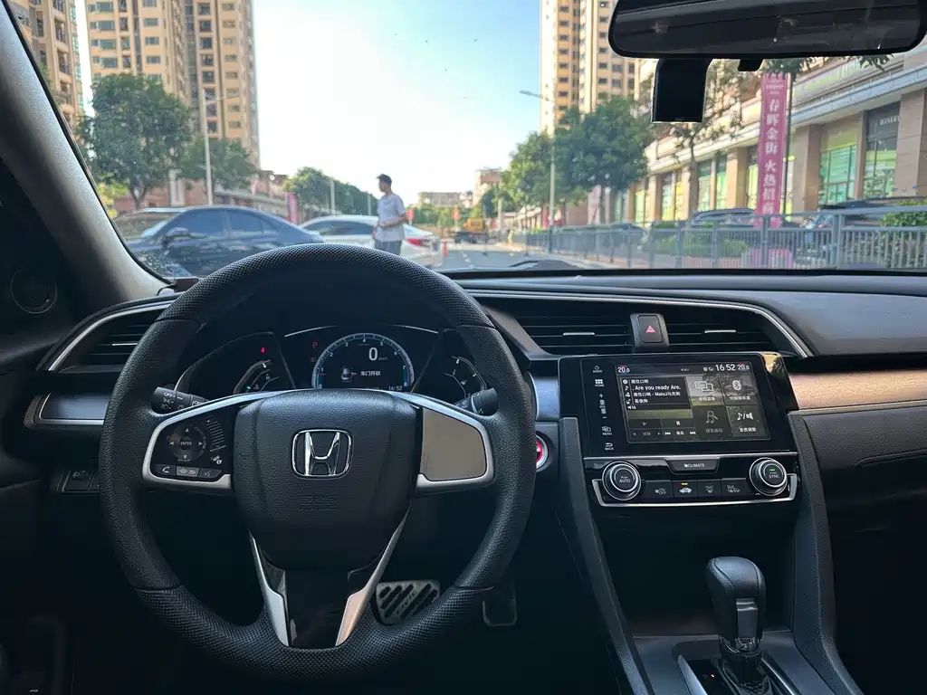 Honda Civic 2018 — фото 14