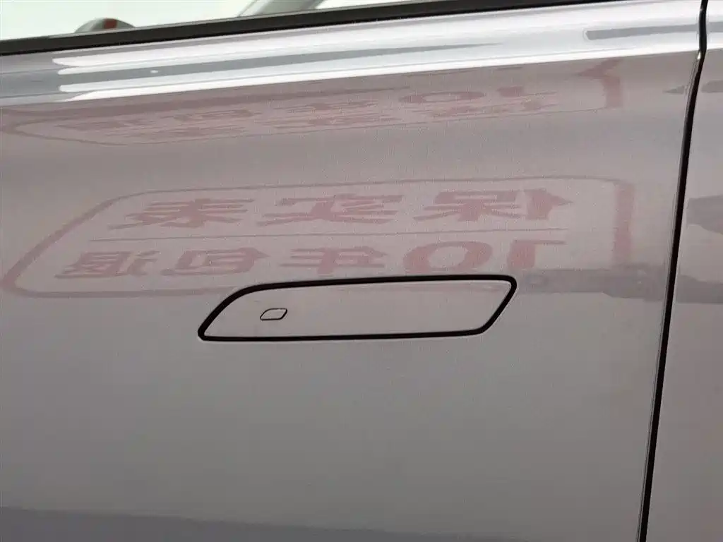 Roewe RX5 New Energy 2023 — фото 18