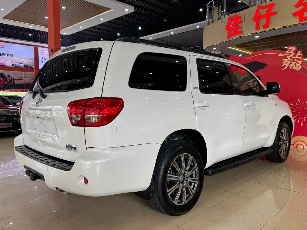 Toyota Sequoia 2016 — фото 6