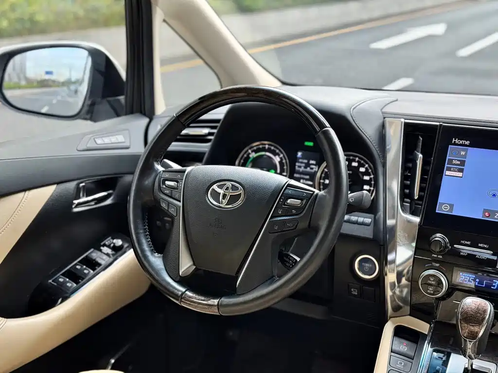 Toyota Alphard 2021 — фото 13