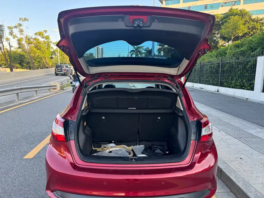 Nissan Tiida 2019 — фото 14
